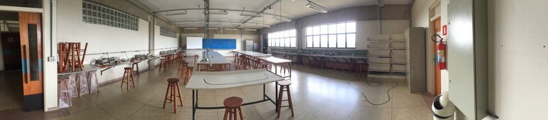 Foto do laboratório de ensino de engenharia elétrica e mecânica